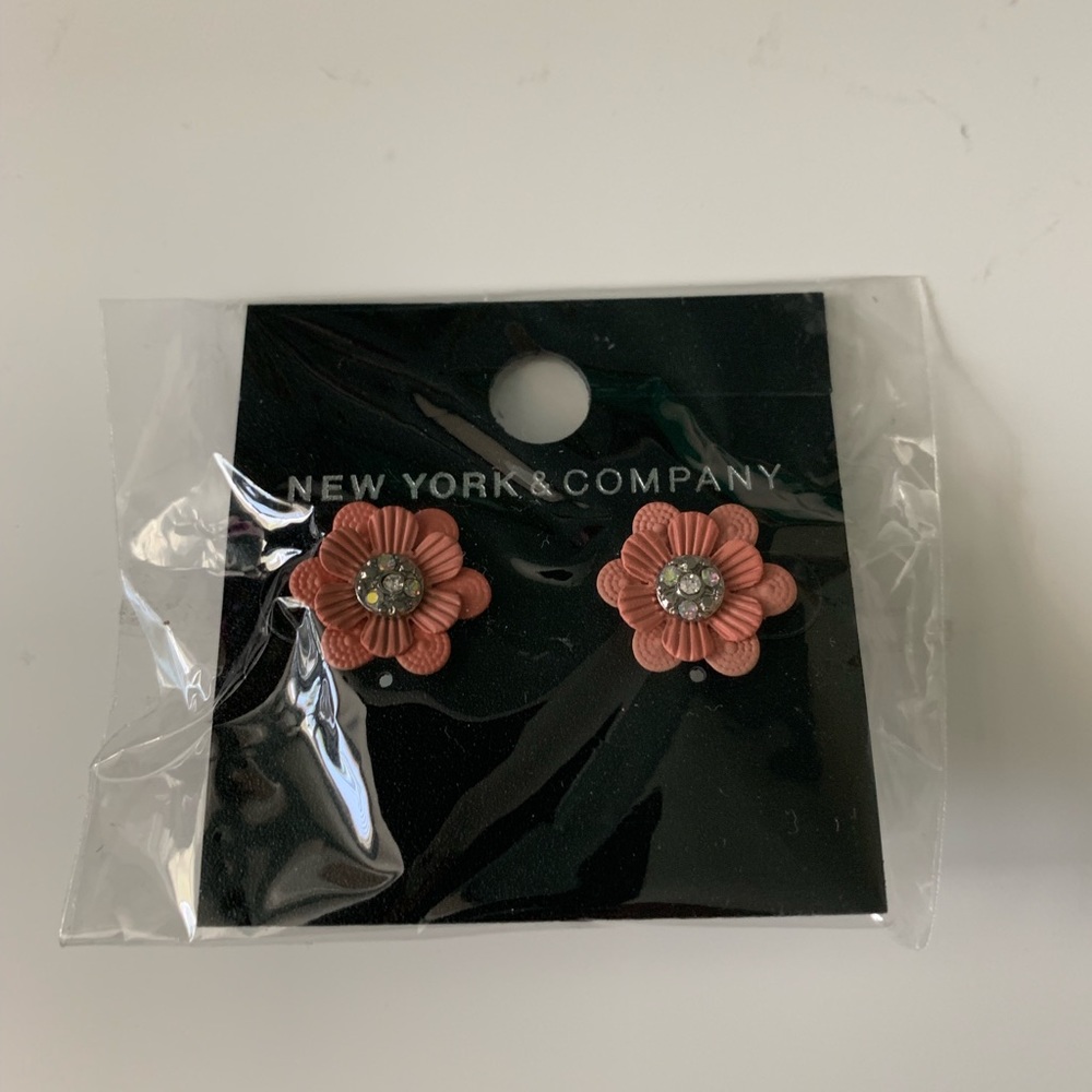 NWT NY&Co. Rhinestone- Center Flower Post Earrings